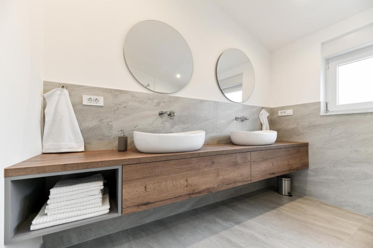 Wonderful Holiday House Bruno With Heated Pool Zadar Eksteriør billede