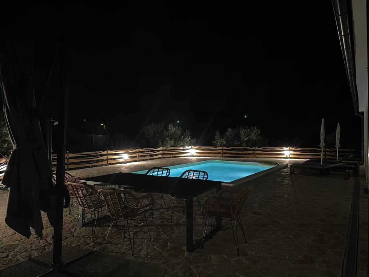 Wonderful Holiday House Bruno With Heated Pool Zadar Eksteriør billede