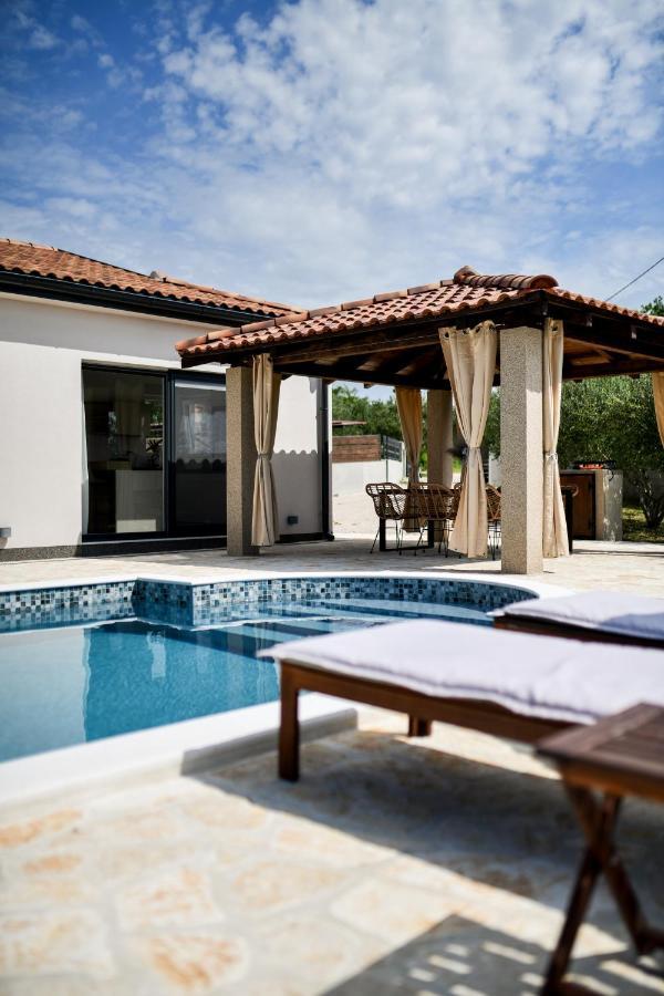 Wonderful Holiday House Bruno With Heated Pool Zadar Eksteriør billede