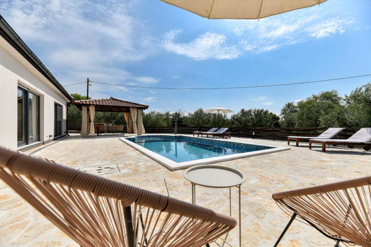 Wonderful Holiday House Bruno With Heated Pool Zadar Eksteriør billede